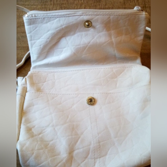 White purse, fold over front - Picture 2 of 4